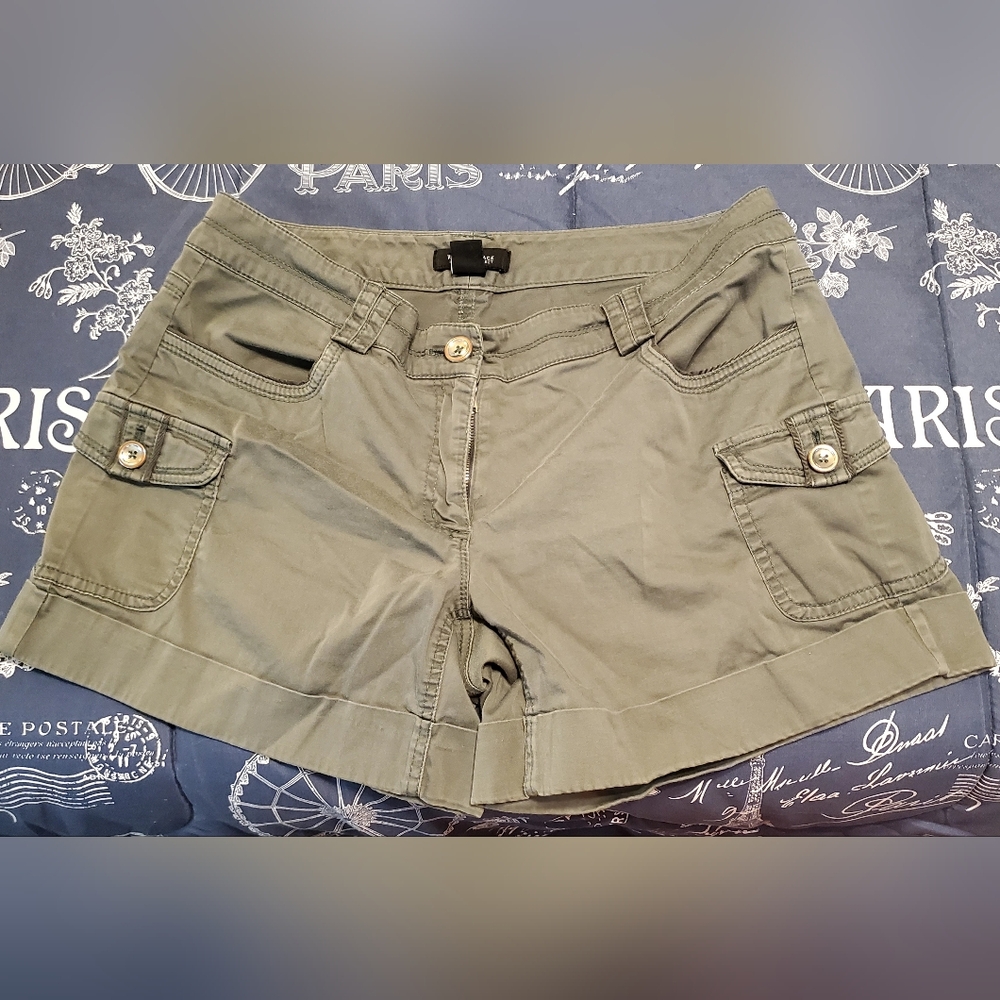 White House Black Market Olive Women's Cargo Shorts